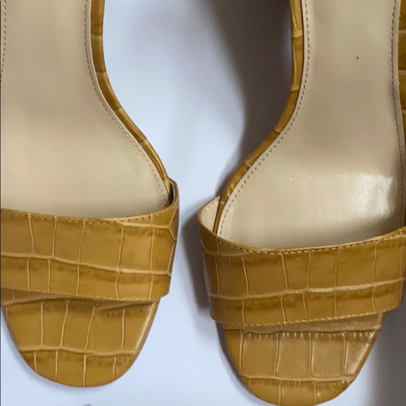 Women’s Vince Camuto Block Heels Size 9.5 New - Picture 3 of 6